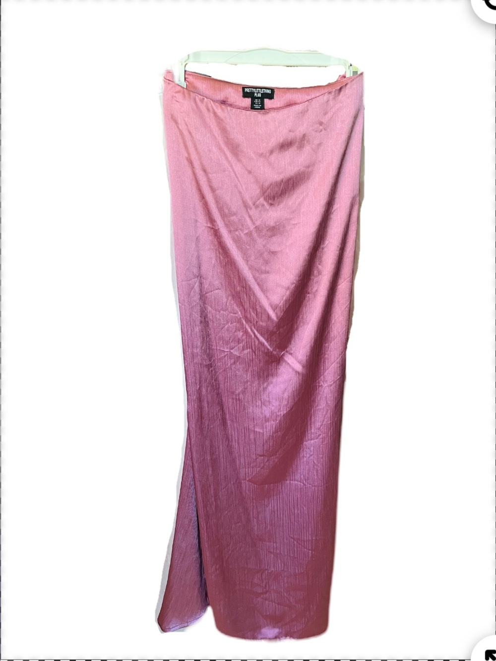 Maxi Skirt Stain Shiny PrettyLittleThing Rose Color with slit and zipper